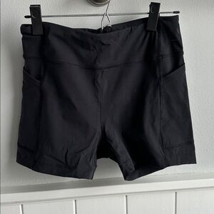 Outdoor Voices 3.5” Zoom Short